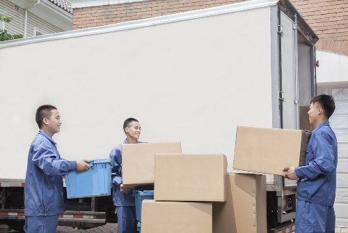 Local Surrey moving team handling access challenges on residential streets